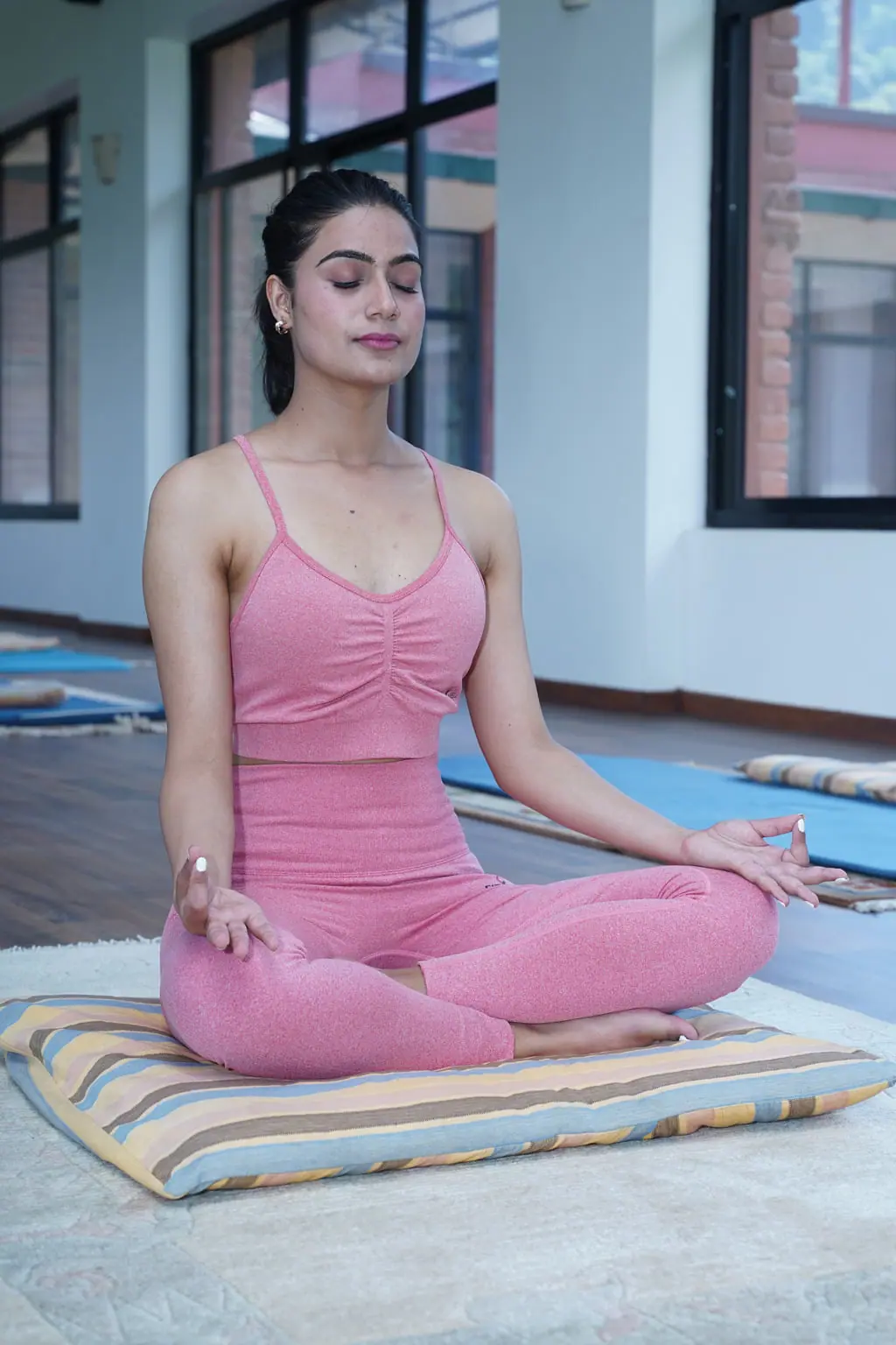 Indian Yoga - Follow this beautiful yoga girl ❤️💙... | Facebook